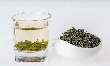 人天天喝茶叶水好还是白开水好(茉莉花茶天天喝)